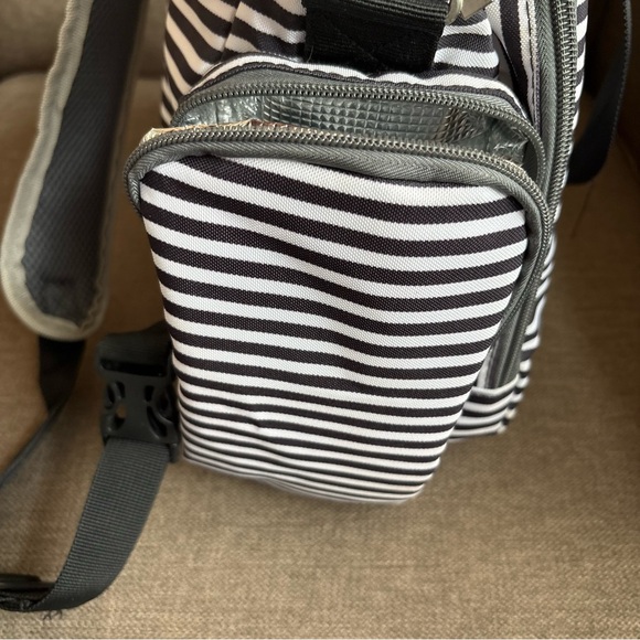 Sable Black & White Striped Backpack Diaper Bag. Excellent conditional INV25/478 - Picture 13 of 16